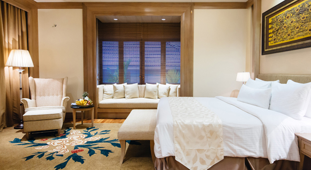 Spacious family villas with panoramic ocean views